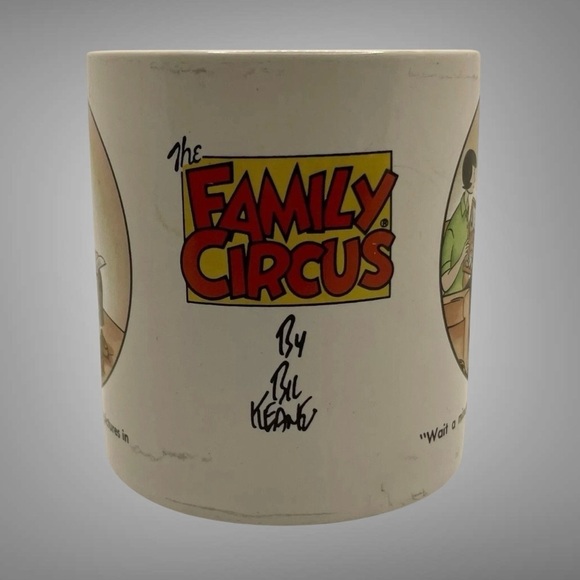 VINTAGE FAMILY CIRCUS COFFEE MUG - Picture 2 of 8